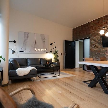 Broncks Apartment 5 - Modern 2-Bedroom In The Heart Of トースハウン エクステリア 写真