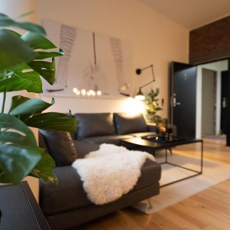 Broncks Apartment 5 - Modern 2-Bedroom In The Heart Of トースハウン エクステリア 写真