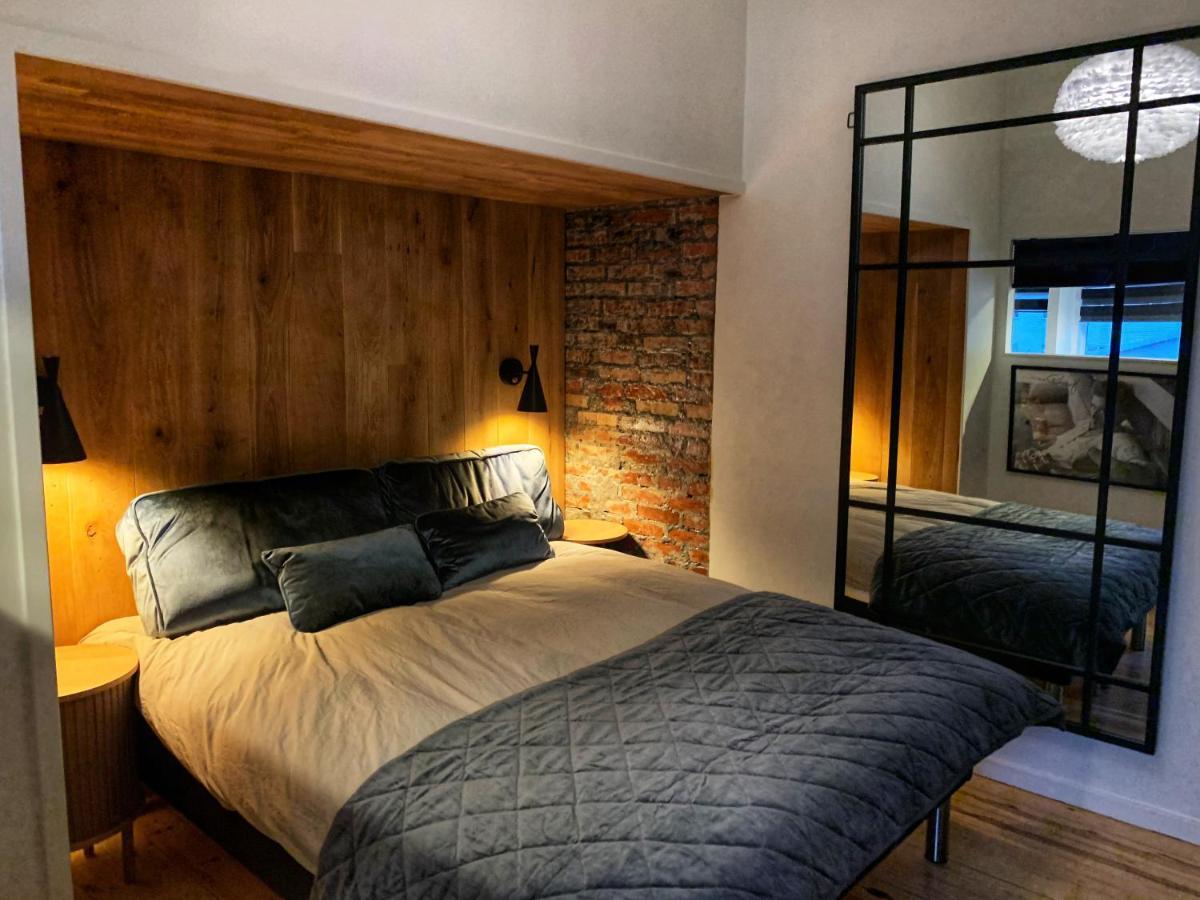 Broncks Apartment 5 - Modern 2-Bedroom In The Heart Of トースハウン エクステリア 写真