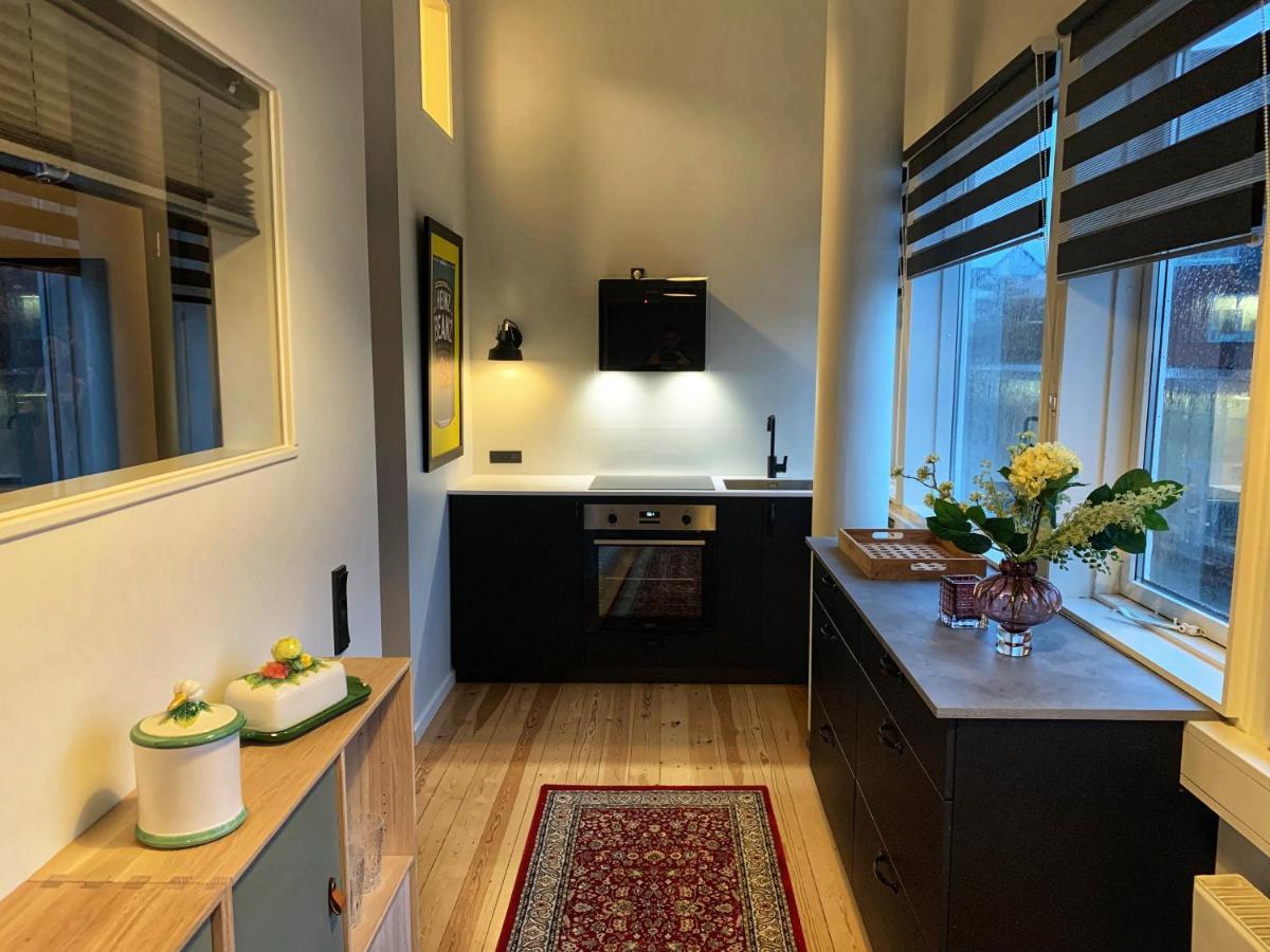 Broncks Apartment 5 - Modern 2-Bedroom In The Heart Of トースハウン エクステリア 写真