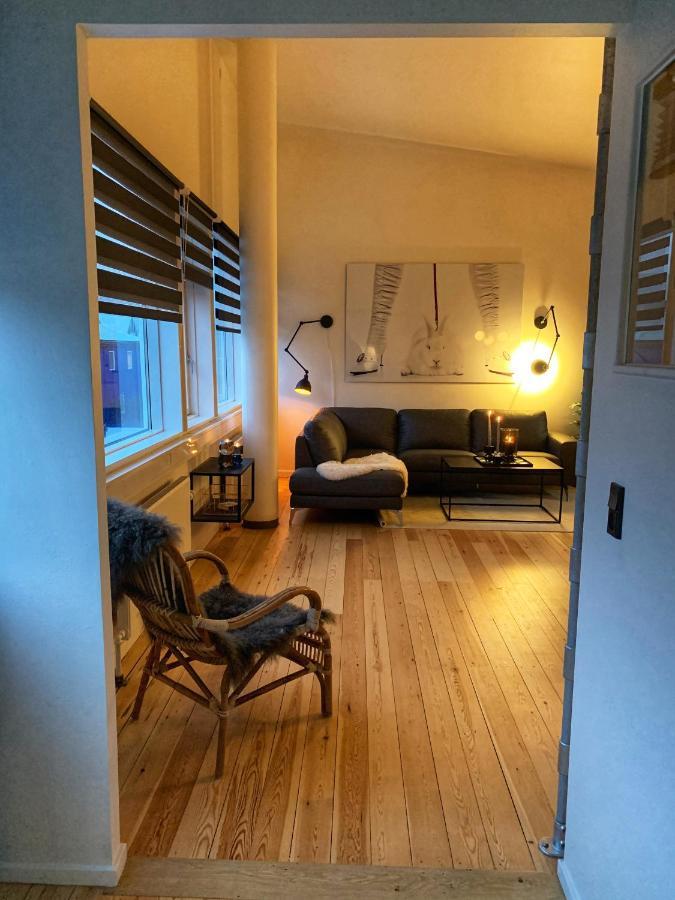Broncks Apartment 5 - Modern 2-Bedroom In The Heart Of トースハウン エクステリア 写真