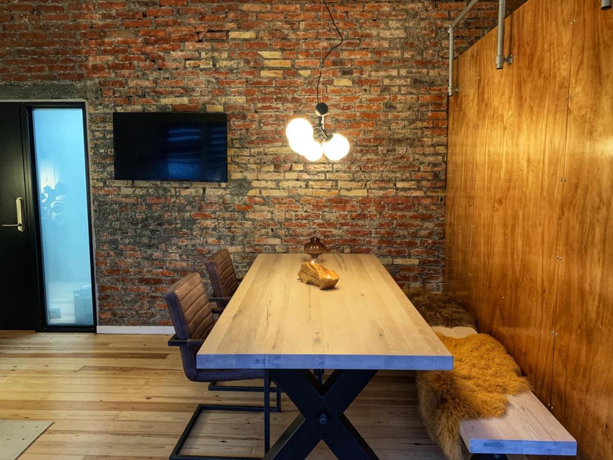 Broncks Apartment 5 - Modern 2-Bedroom In The Heart Of トースハウン エクステリア 写真