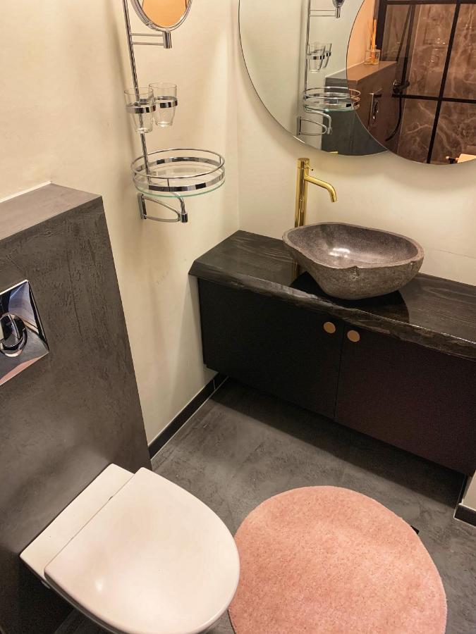 Broncks Apartment 5 - Modern 2-Bedroom In The Heart Of トースハウン エクステリア 写真