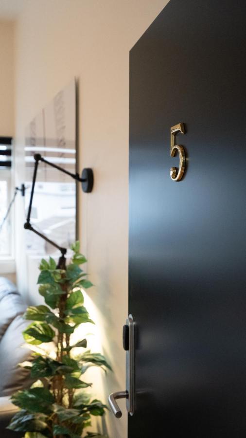Broncks Apartment 5 - Modern 2-Bedroom In The Heart Of トースハウン エクステリア 写真