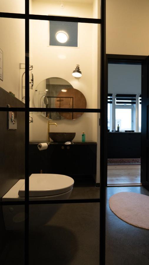 Broncks Apartment 5 - Modern 2-Bedroom In The Heart Of トースハウン エクステリア 写真